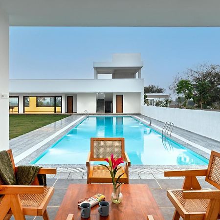 Stayvista At Aj House With Pvt Pool & Projector Set-Up Хайдарабад Экстерьер фото